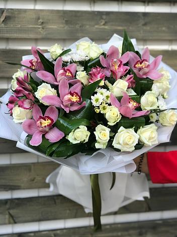 Букет цветов из: Розы и Хризантемы в Гребнево