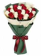 Букет Микс из красных и белых роз в Гребнево