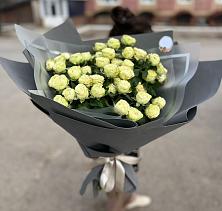 Букет Белые кустовые розы Солинеро в Гребнево