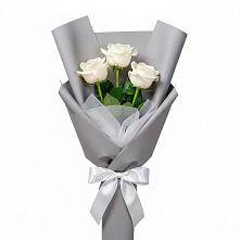 Букет 3 белые розы в Гребнево