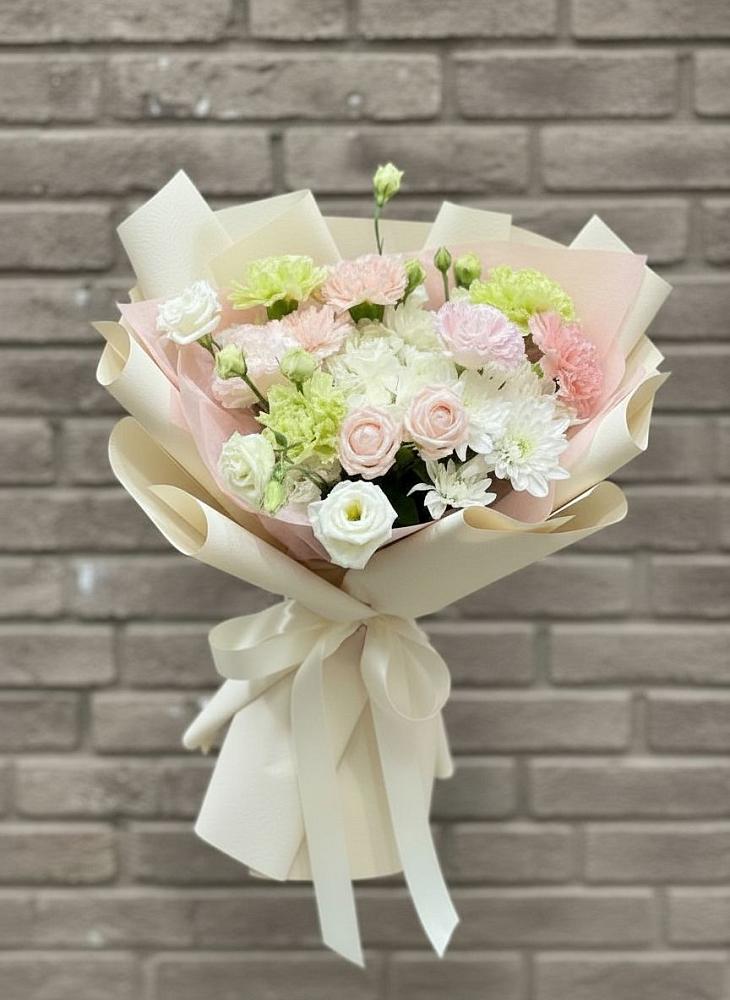Букет цветов из: Гвоздики, Розы, Лизиантусы и Хризантемы в Гребнево