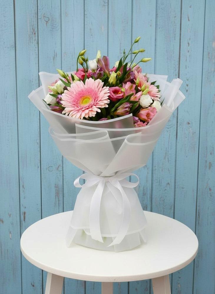 Букет цветов из: Герберы, Альстромерии и Лизиантусы в Гребнево