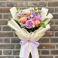 Букет цветов из:  Лизиантусы и Розы в Гребнево