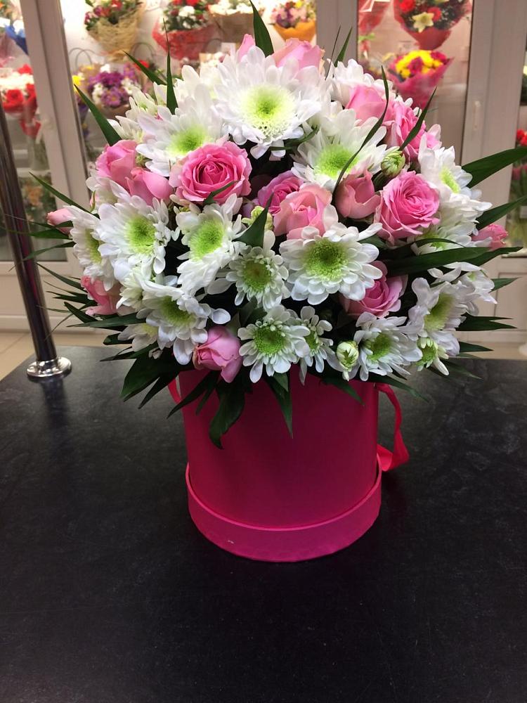 Цветочная композиция из Розы и Хризантемы в шляпной коробке в Гребнево