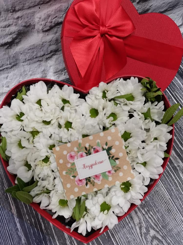 Цветочная композиция из Хризантемы в виде сердца в Гребнево