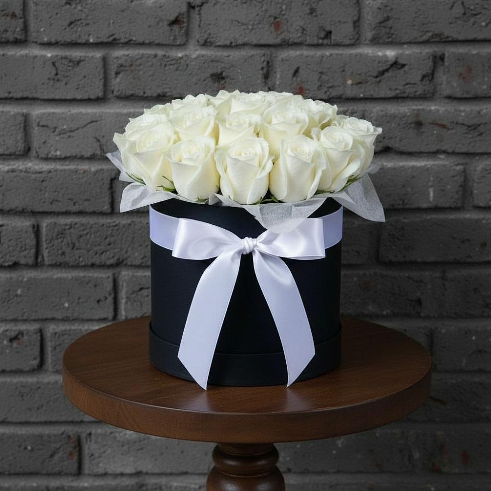 Цветочная композиция из Розы в шляпной коробке в Гребнево