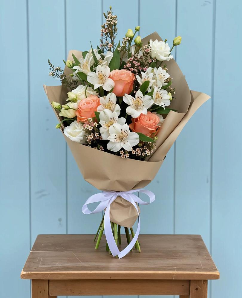 Букет цветов из: Альстромерии, Лизиантусы, Розы и Хризантемы в Гребнево