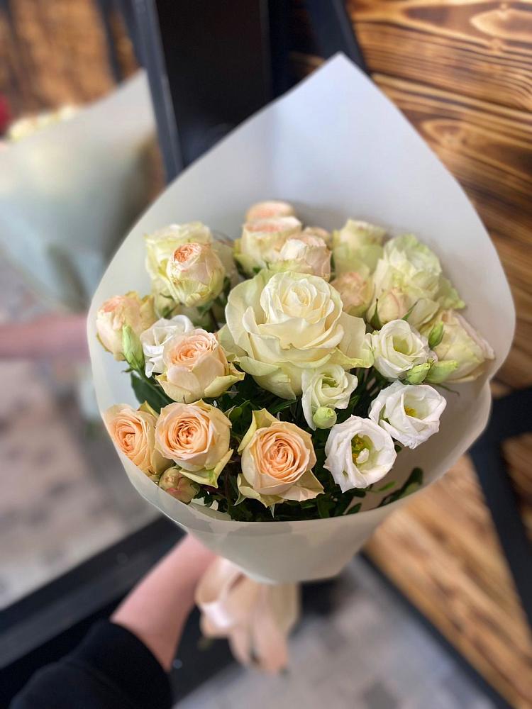 Букет цветов из: Розы и Лизиантусы в Гребнево